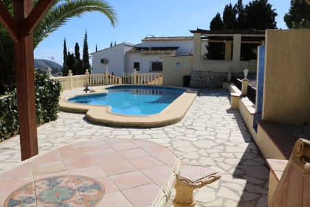 Terrasse m Gemeinschaftspool
